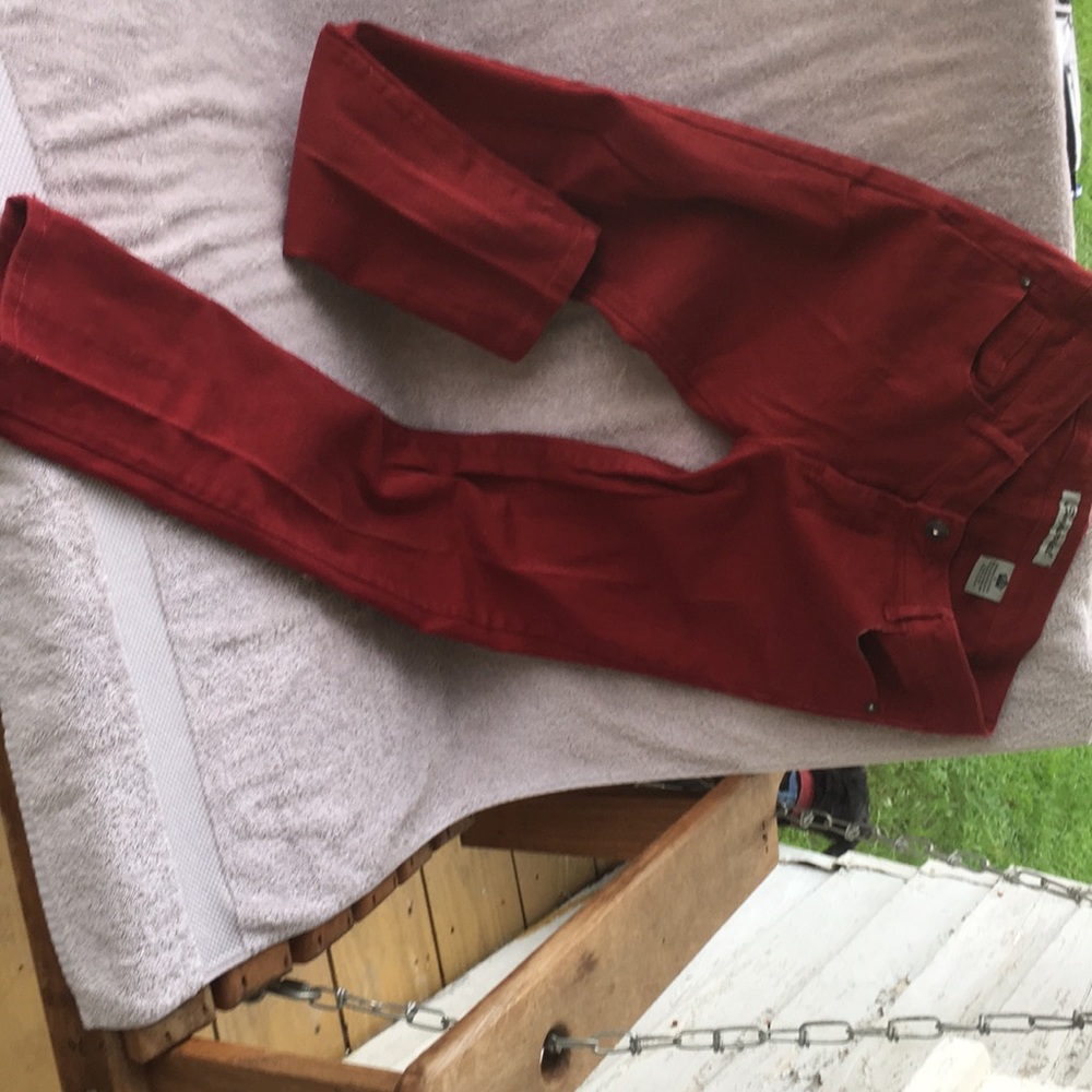 Skinny red pants!!